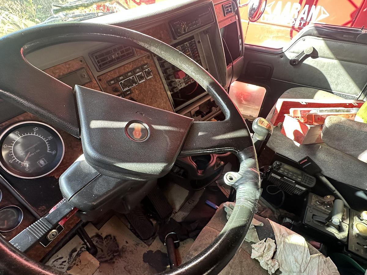 Used 2004 KENWORTH T300