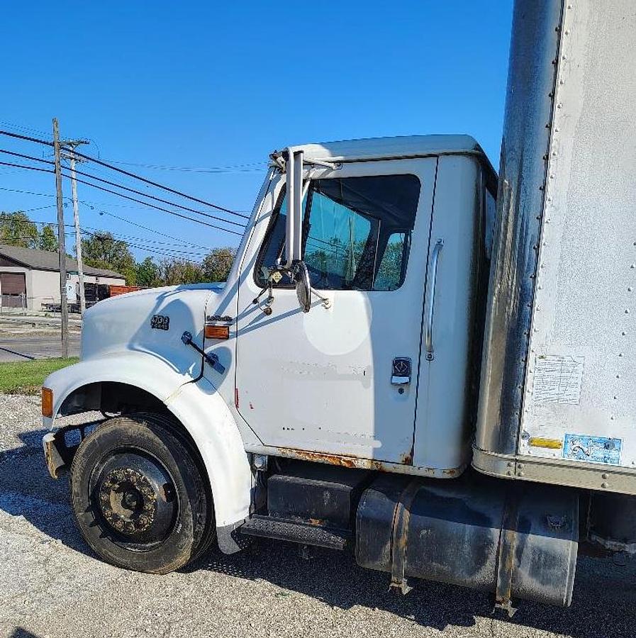 Used 1999 INTERNATIONAL 4700 Low Profile T444E