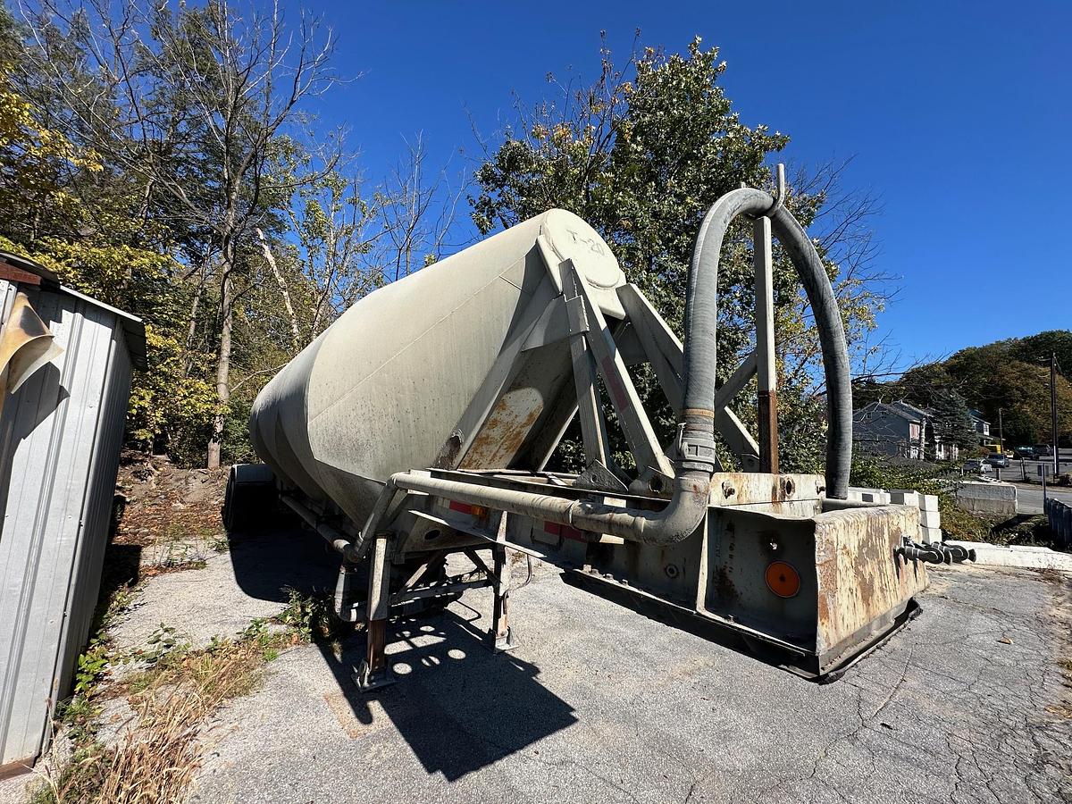 Used 1972 FRUEHAUF Bulk Trailer
