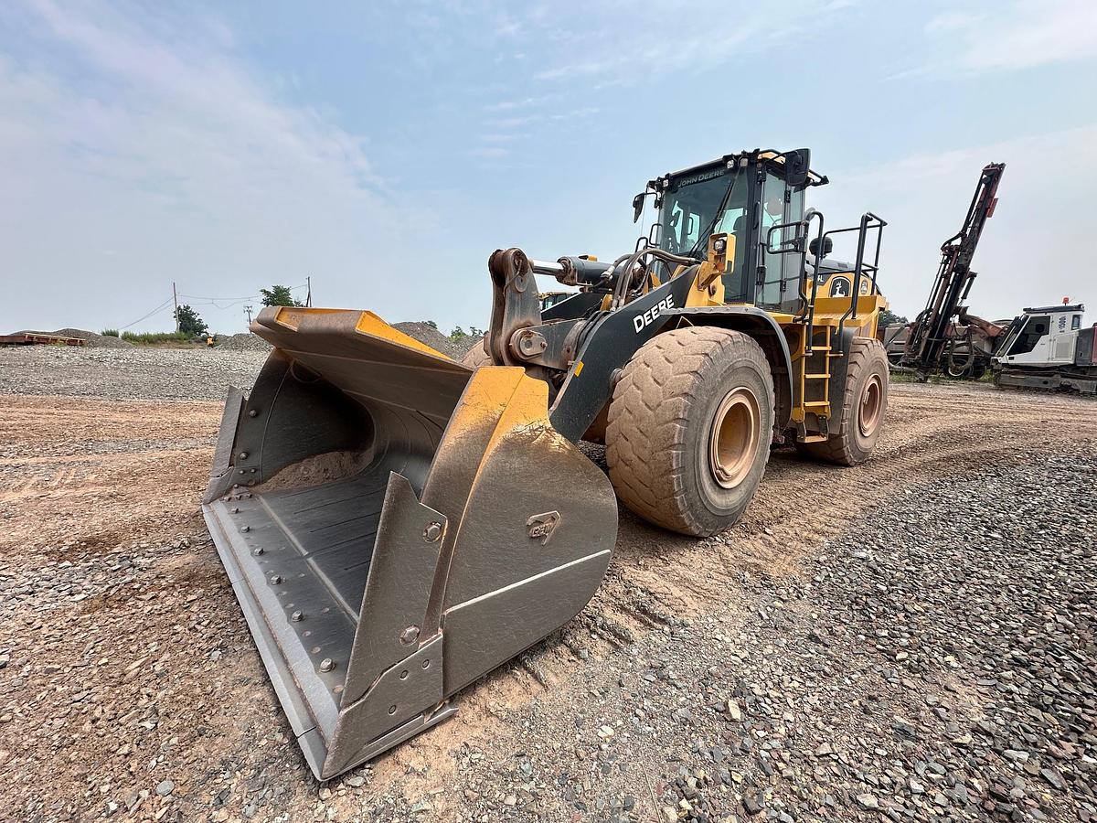 Used 2020 DEERE 744L