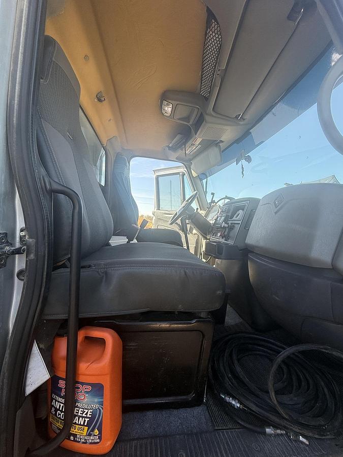 Used 2008 INTERNATIONAL 7400