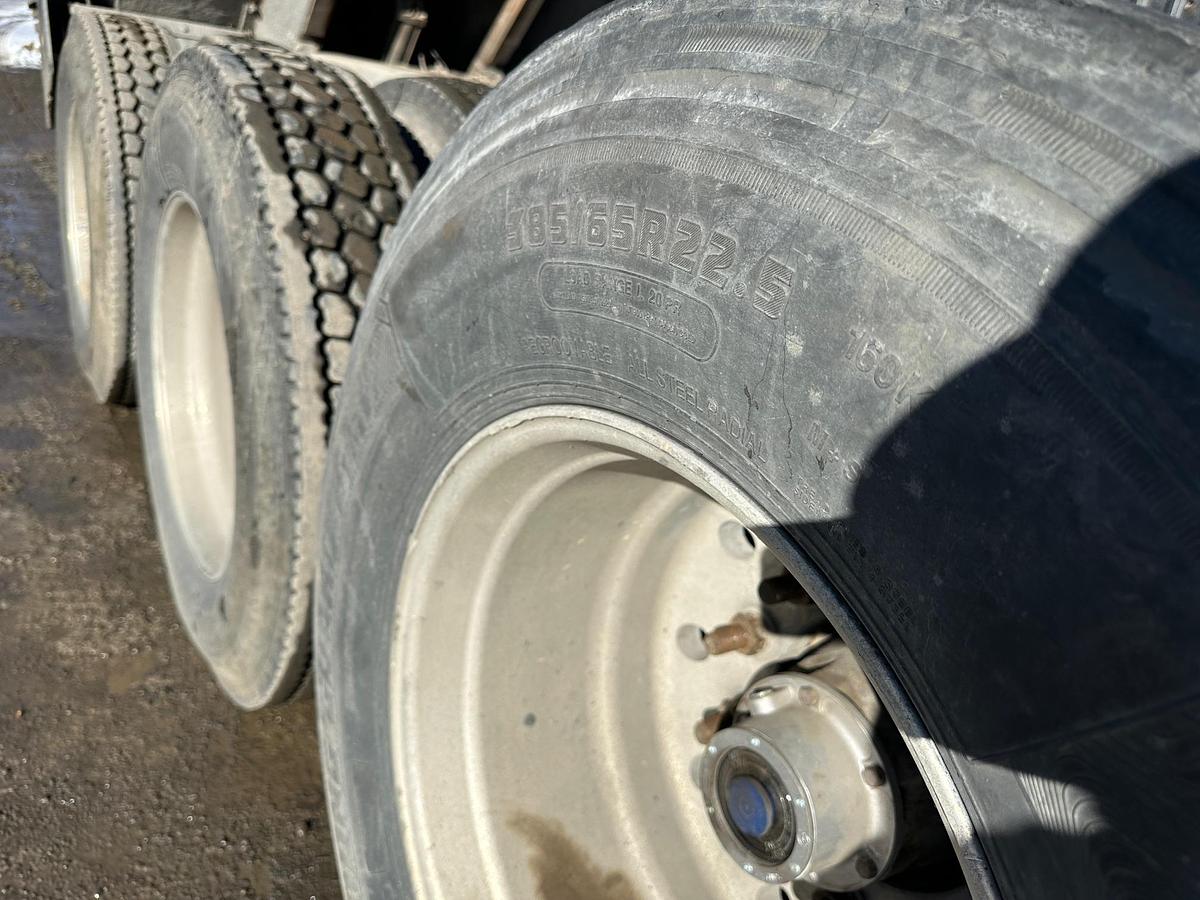 Used 2005 MACK CV713