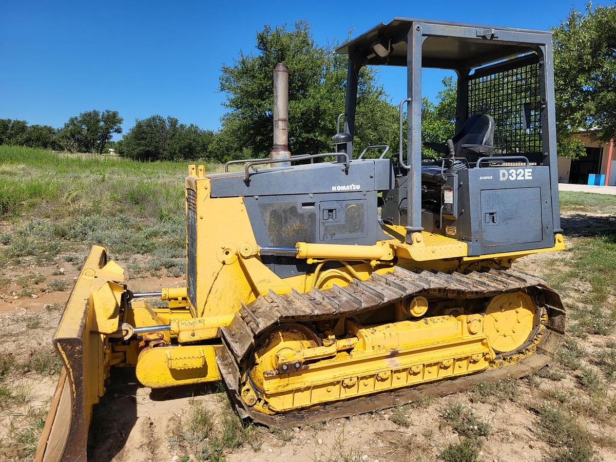 Used 2002 KOMATSU D32E