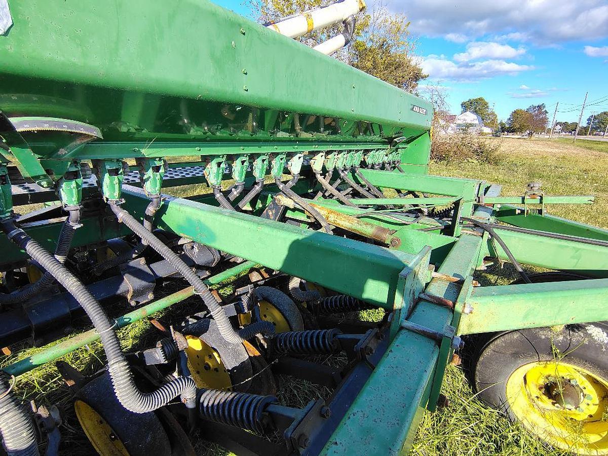 Used 1987 JOHN DEERE 750 Grain Drill