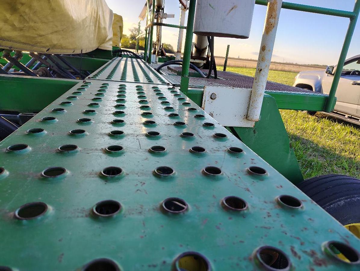 Used 1992 JOHN DEERE 750 Grain Drills