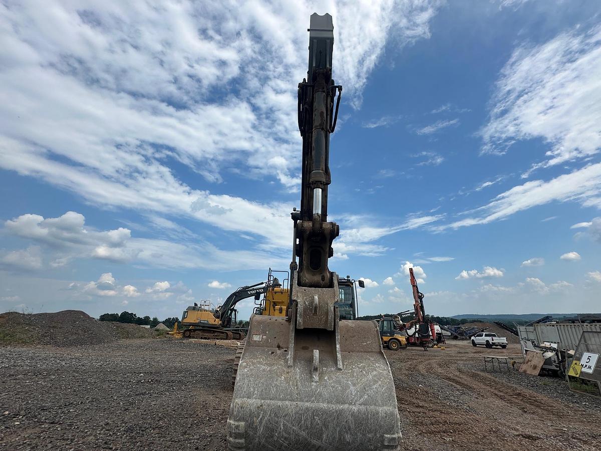 Used 2023 DEERE 670P