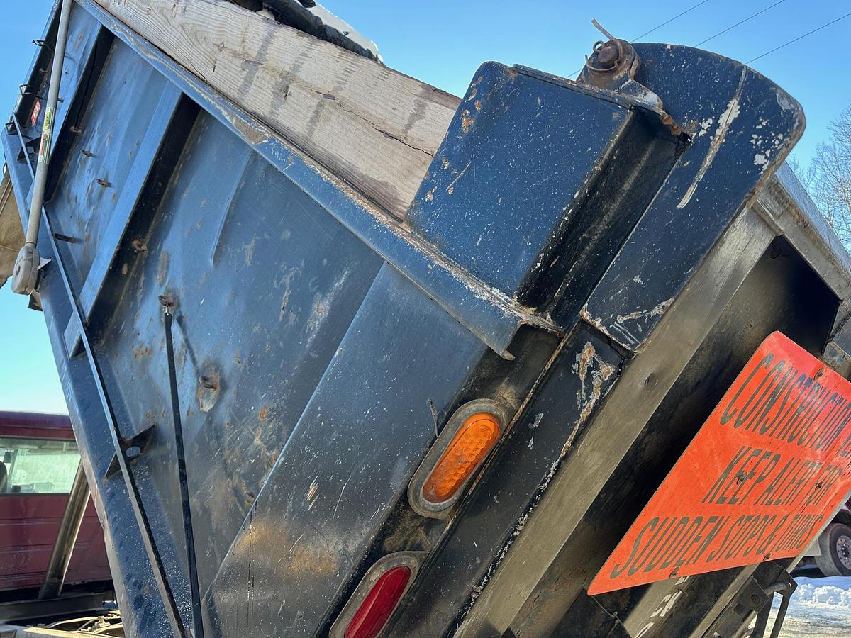 Used 2005 MACK CV713