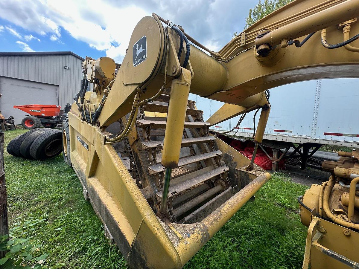 Used 1984 JOHN DEERE 762
