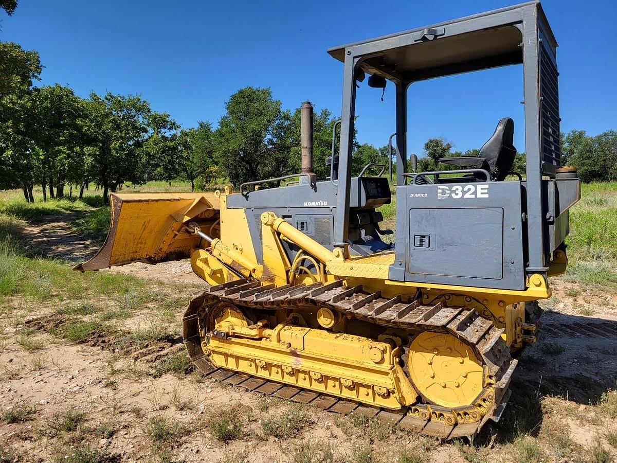 Used 2002 KOMATSU D32E