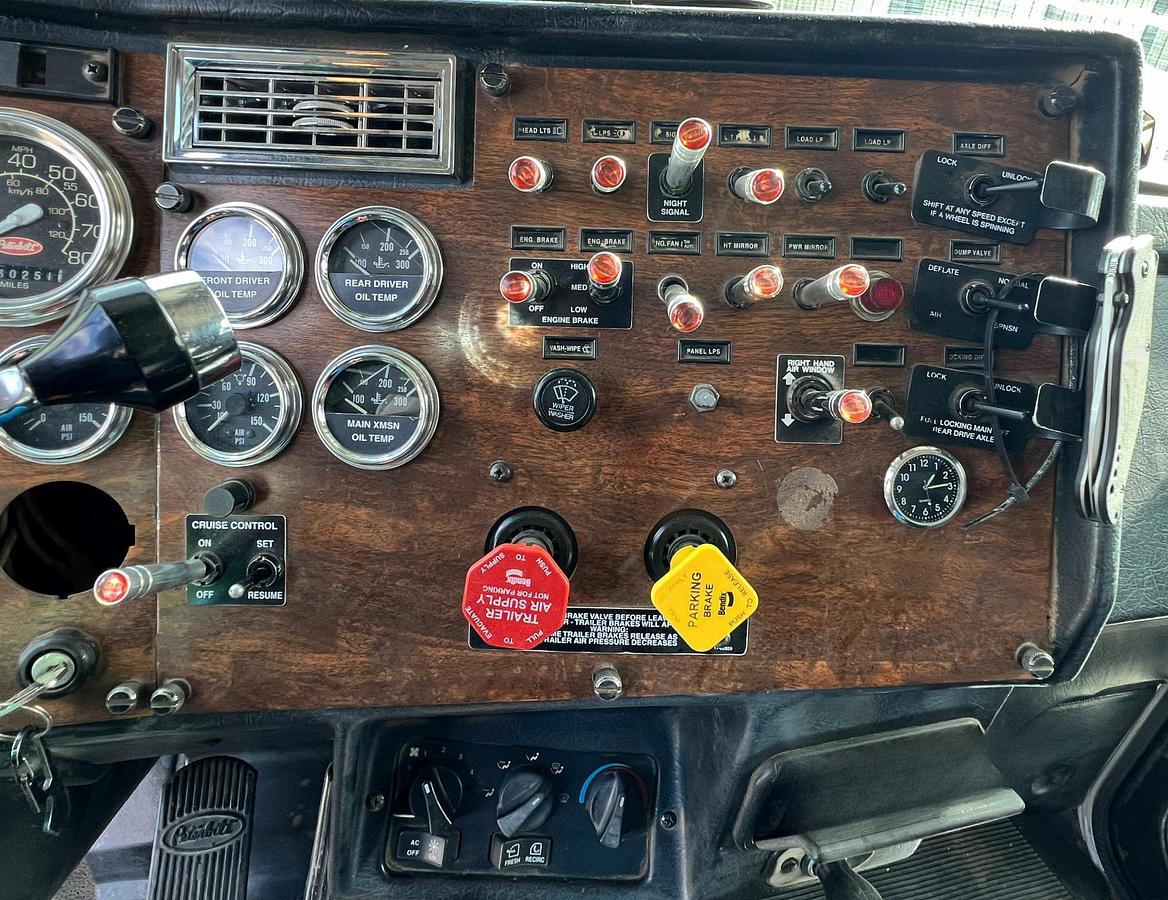 Used 2000 PETERBILT 357