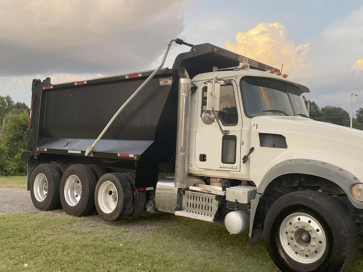 Used 2017 MACK Granite GU713