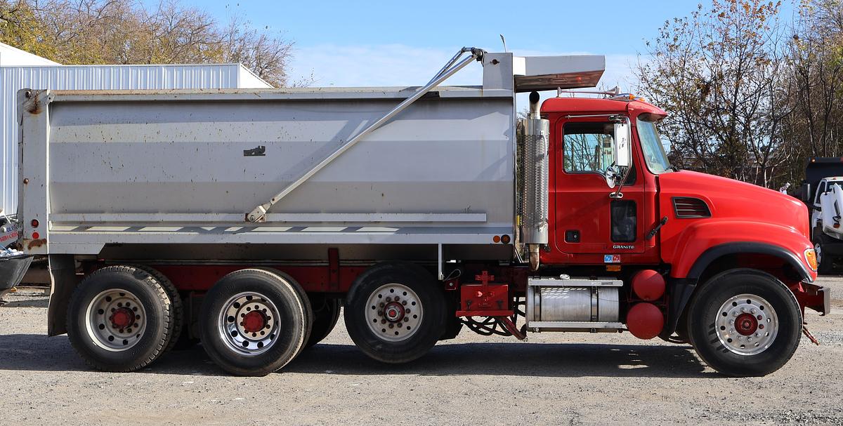 Used 2007 MACK Granite CV713