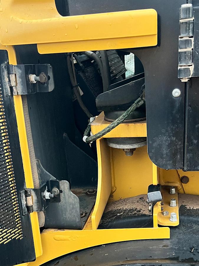 Used 2016 CATERPILLAR 907M