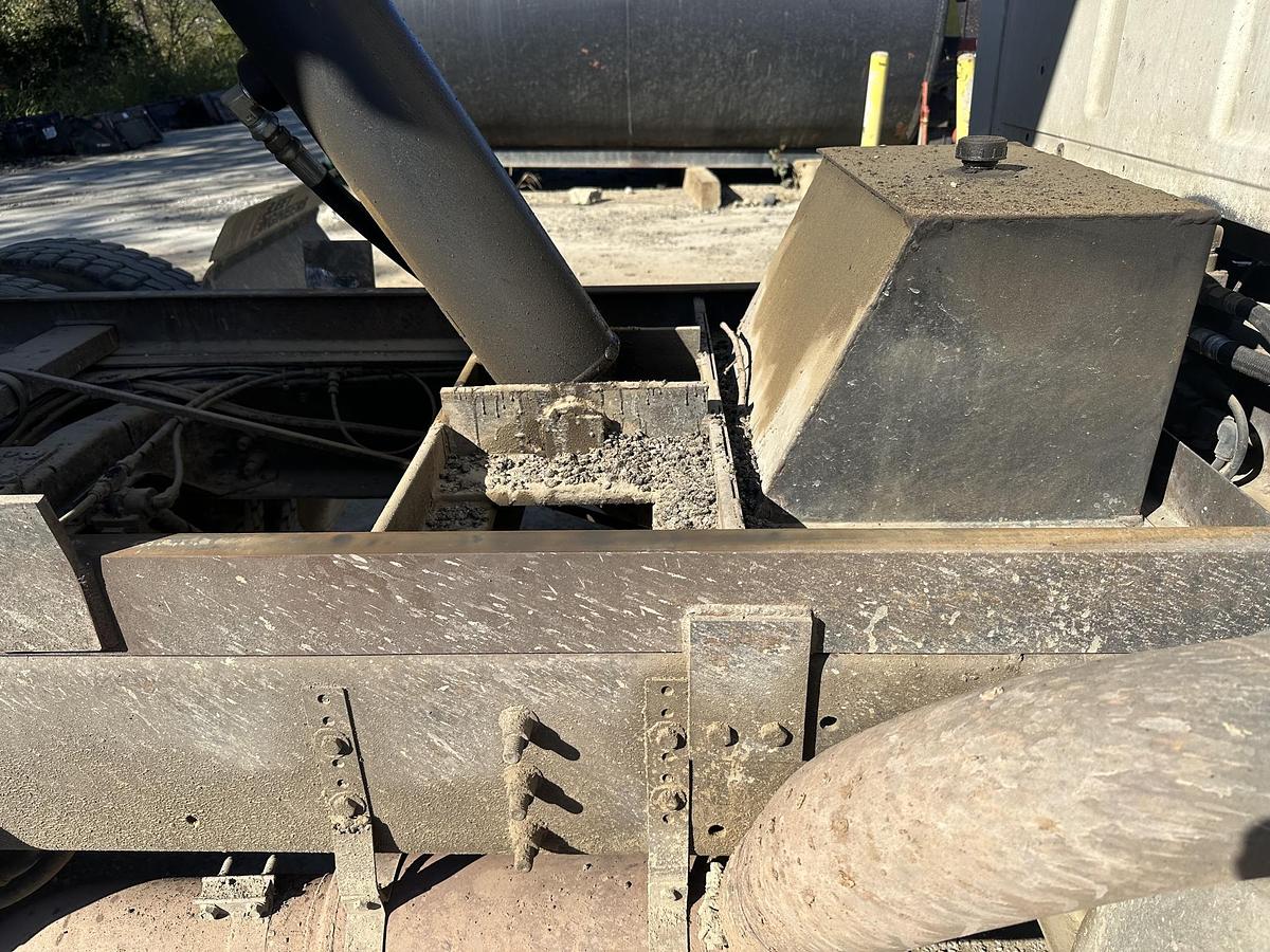 Used 2000 STERLING AT9513