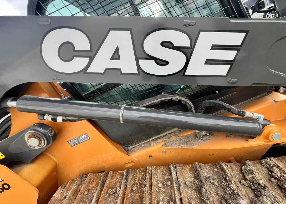 Used 2023 CASE dl550