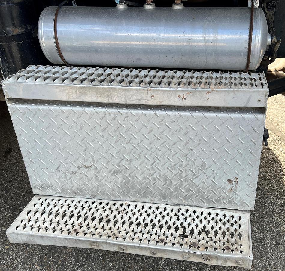 Used 2000 PETERBILT 357