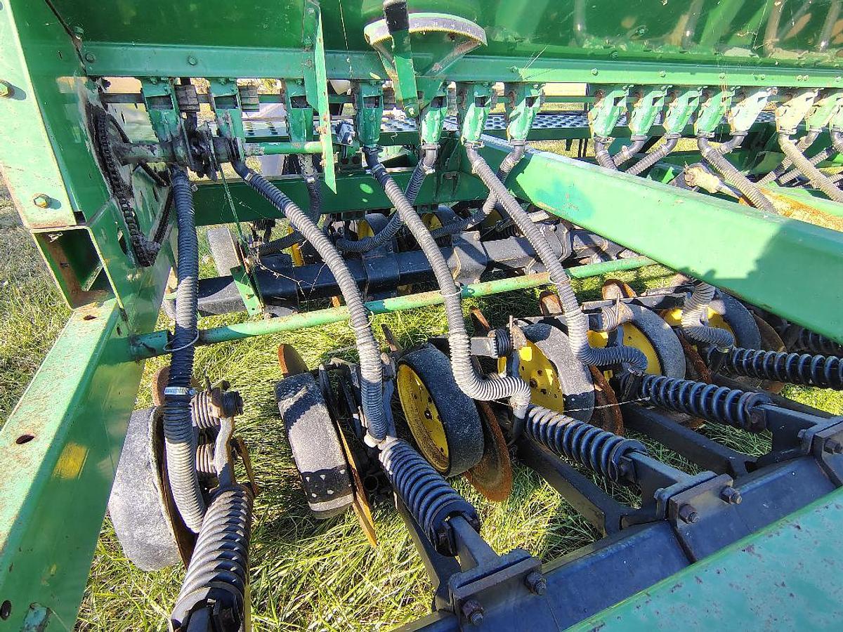 Used 1987 JOHN DEERE 750 Grain Drill