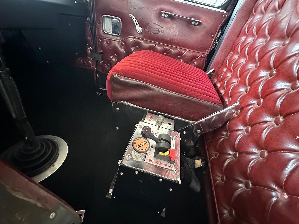 Used 1997 AUTOCAR DK6 Tilt Nose