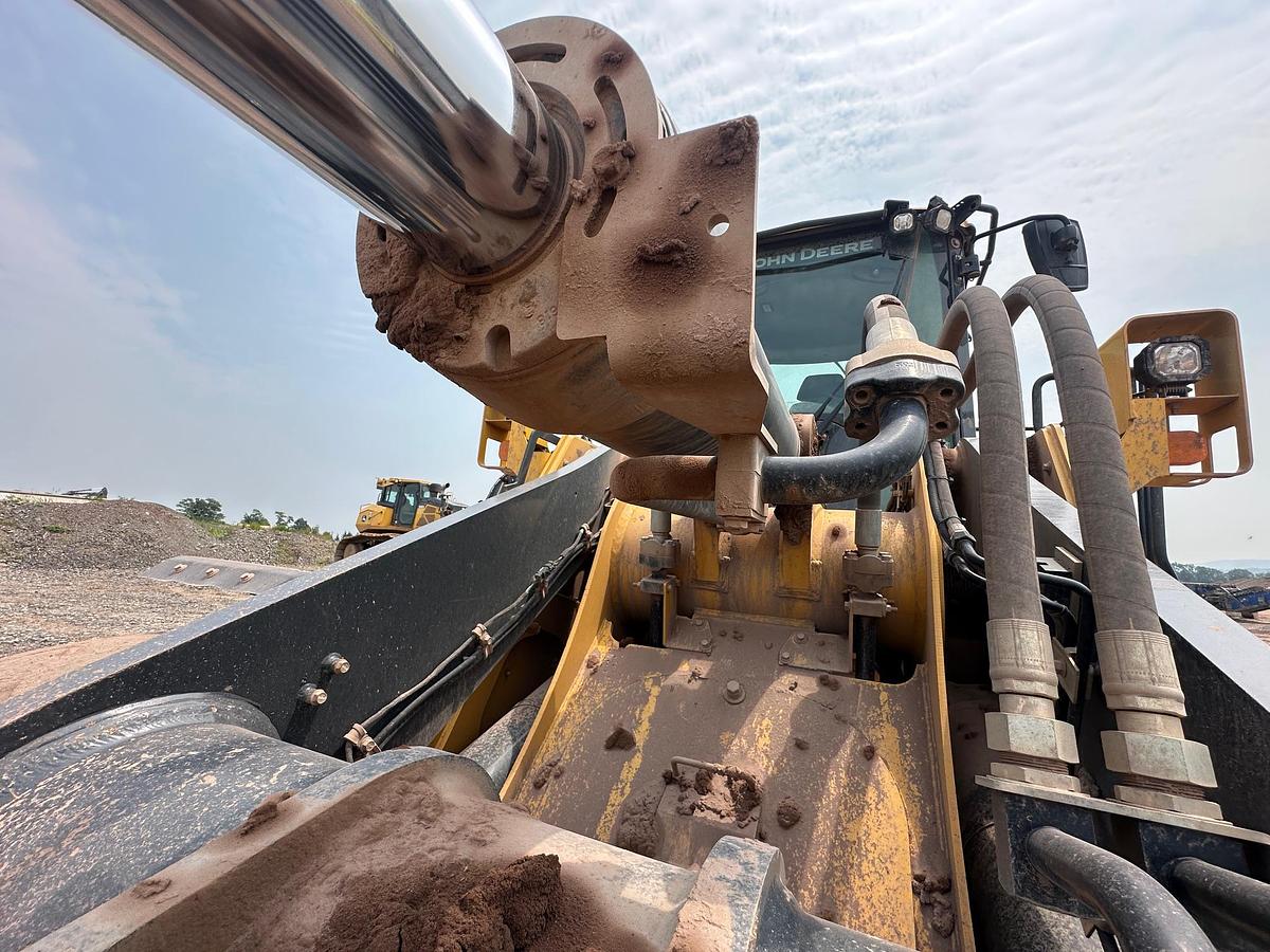 Used 2020 DEERE 744L