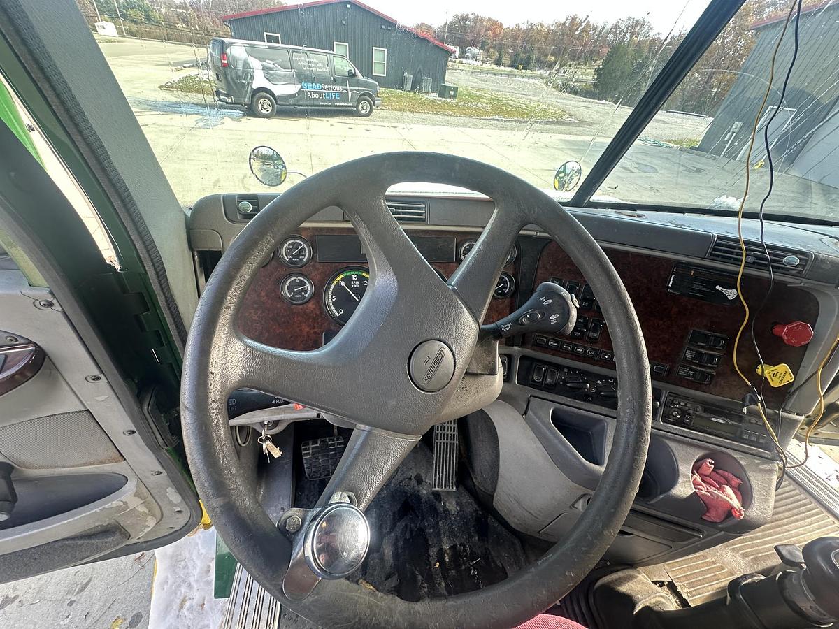 Used 2006 FREIGHTLINER Cascadia
