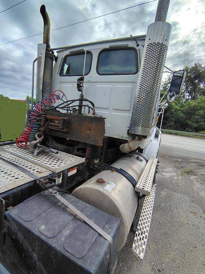 Used 2005 STERLING L9500