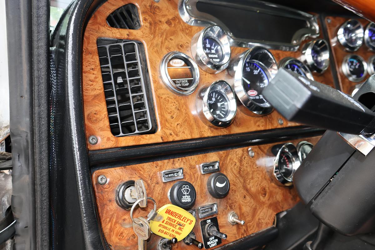 Used 2001 PETERBILT 379