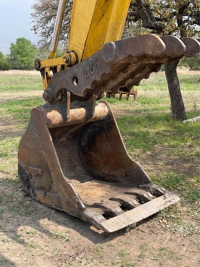 Used 2011 KOMATSU PC200LC-8