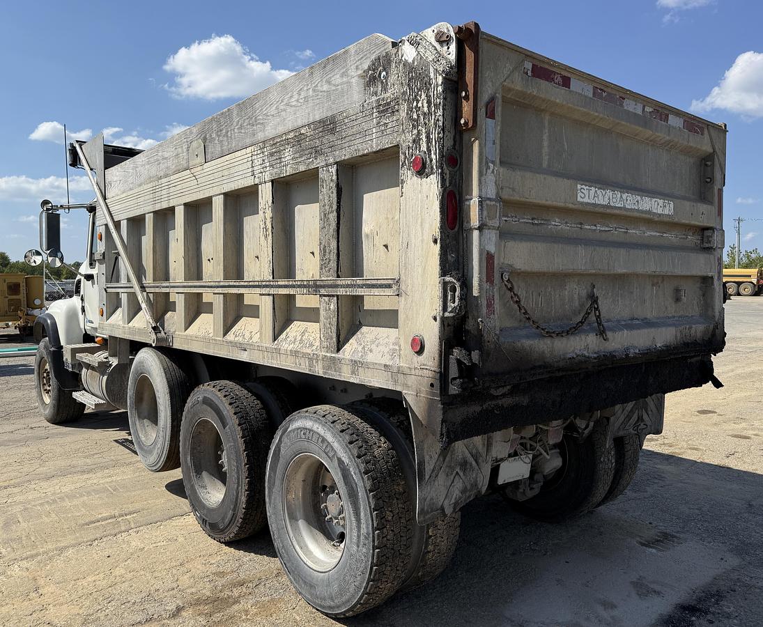 Used 2005 MACK CV713
