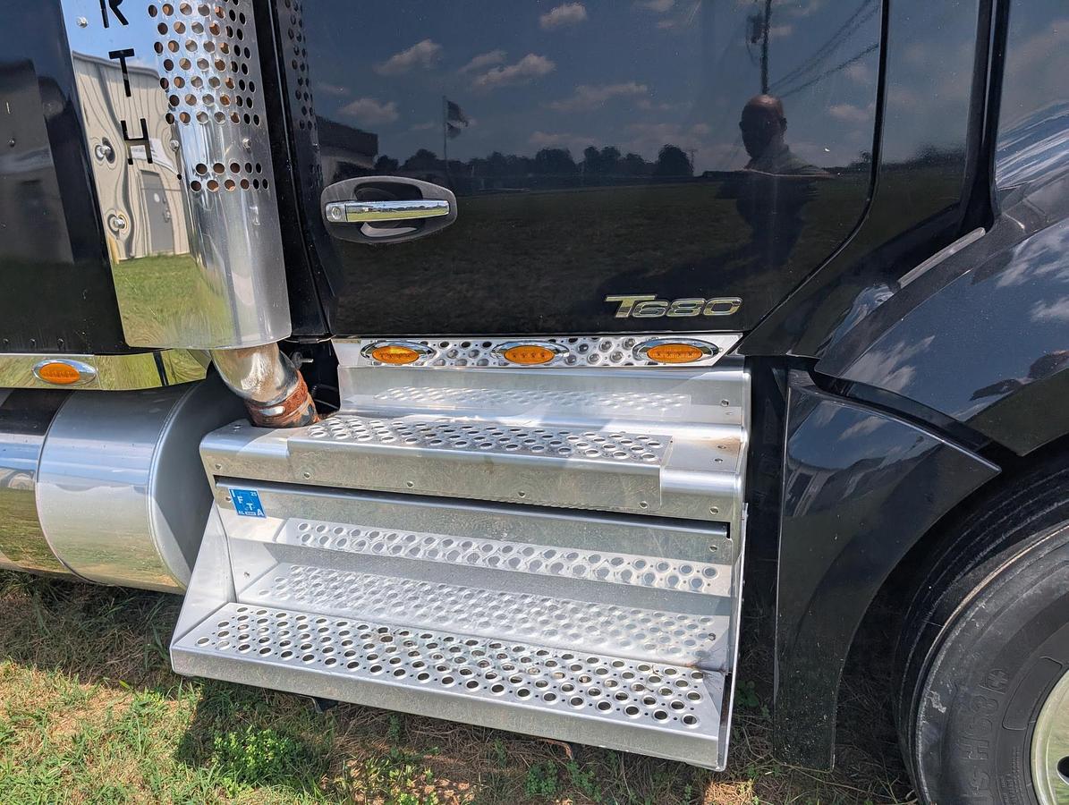 Used 2021 KENWORTH T680
