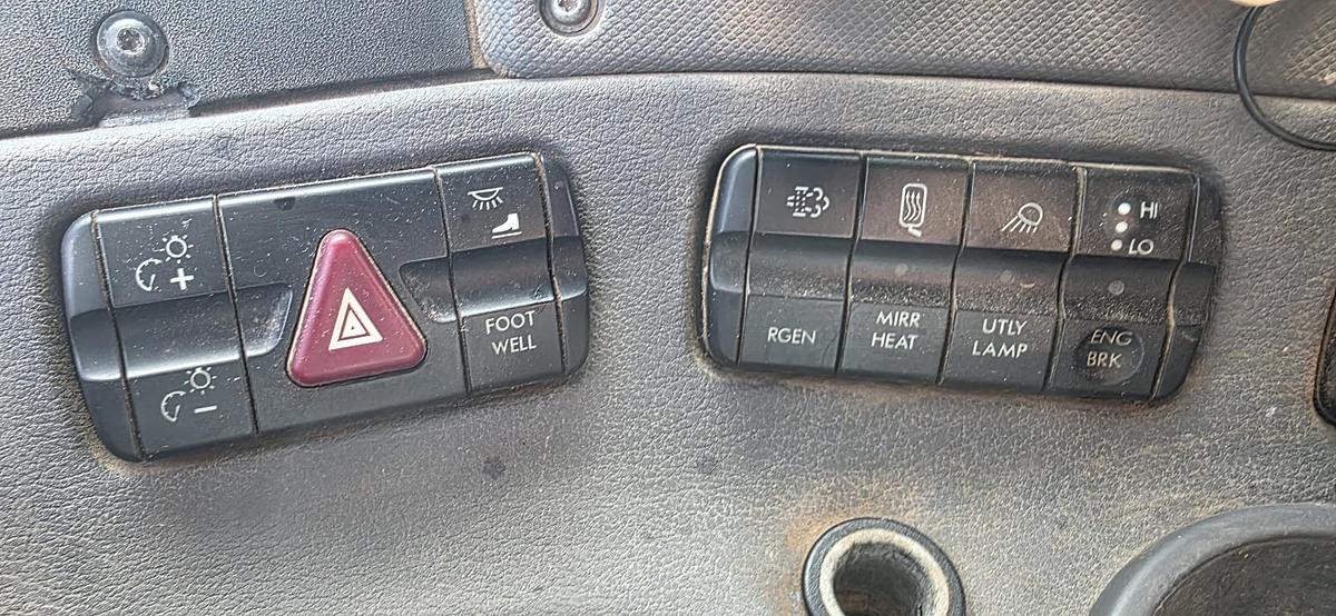 Used 2012 FREIGHTLINER Cascadia