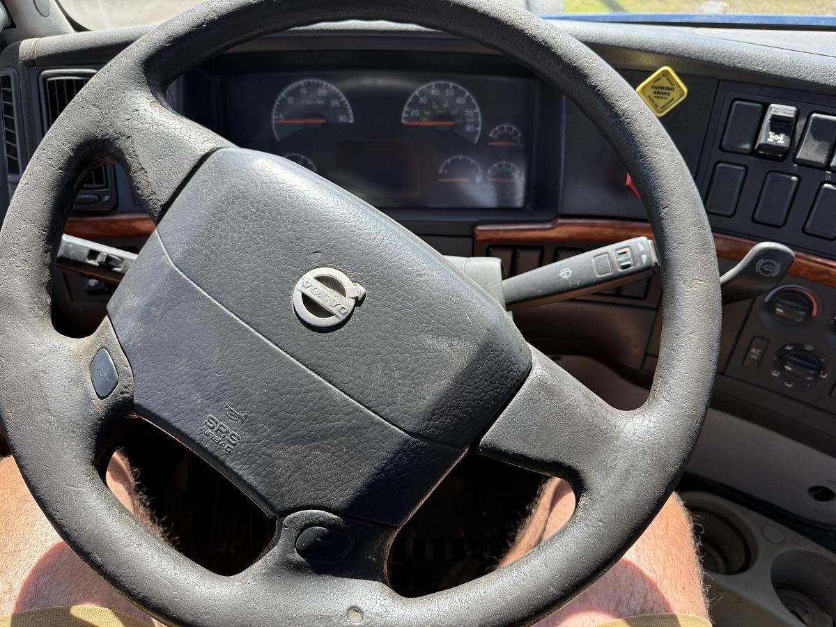 Used 2007 VOLVO VNM64T200