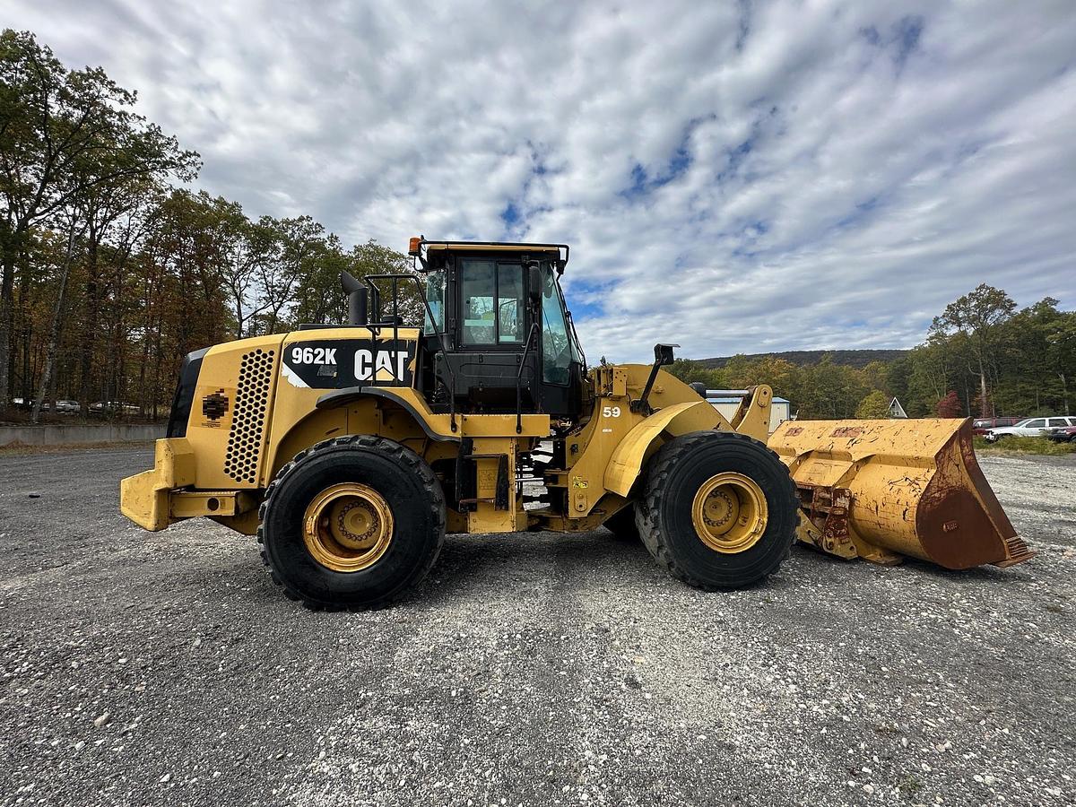 Used 2013 CATERPILLAR 962K