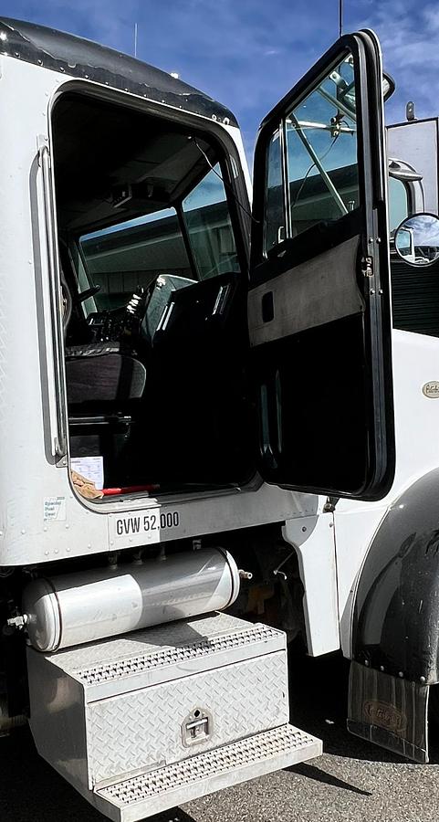 Used 2000 PETERBILT 357