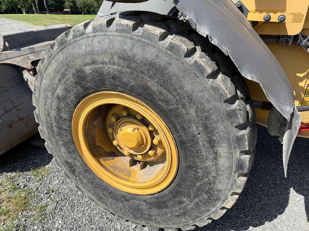 Used 2010 VOLVO L60F