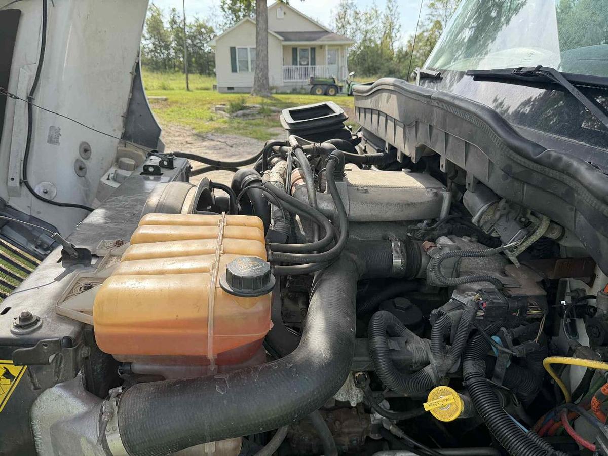 Used 2011 INTERNATIONAL 4300 Chipper Dump