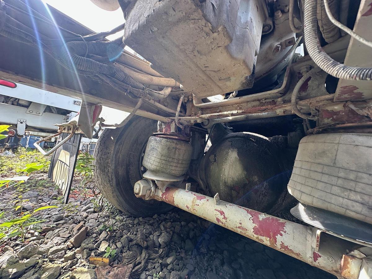 Used 1997 ADVANCE Front Discharge Mixer