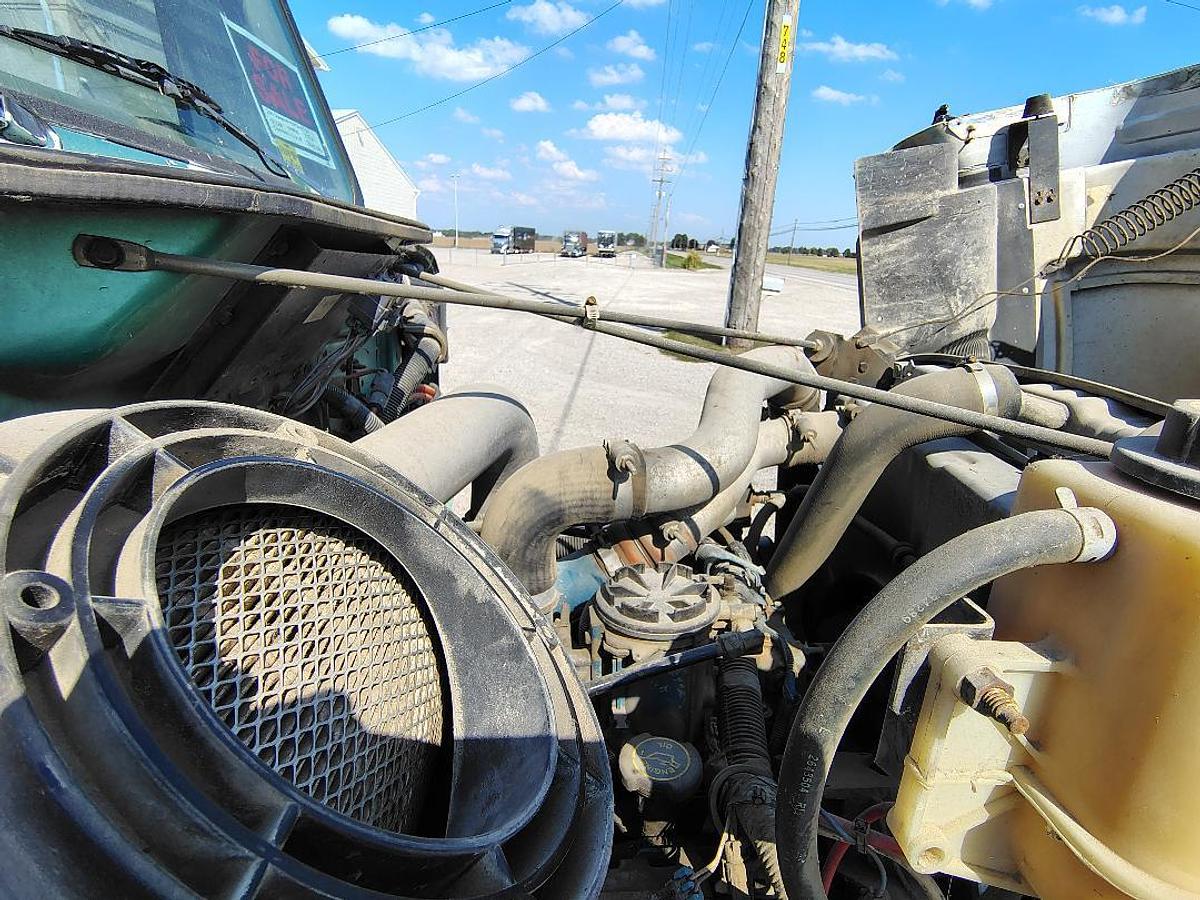 Used 2000 INTERNATIONAL 4700 DT466E