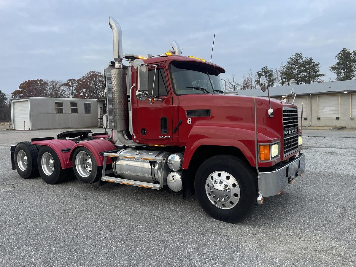 Used 2001 MACK CHU613