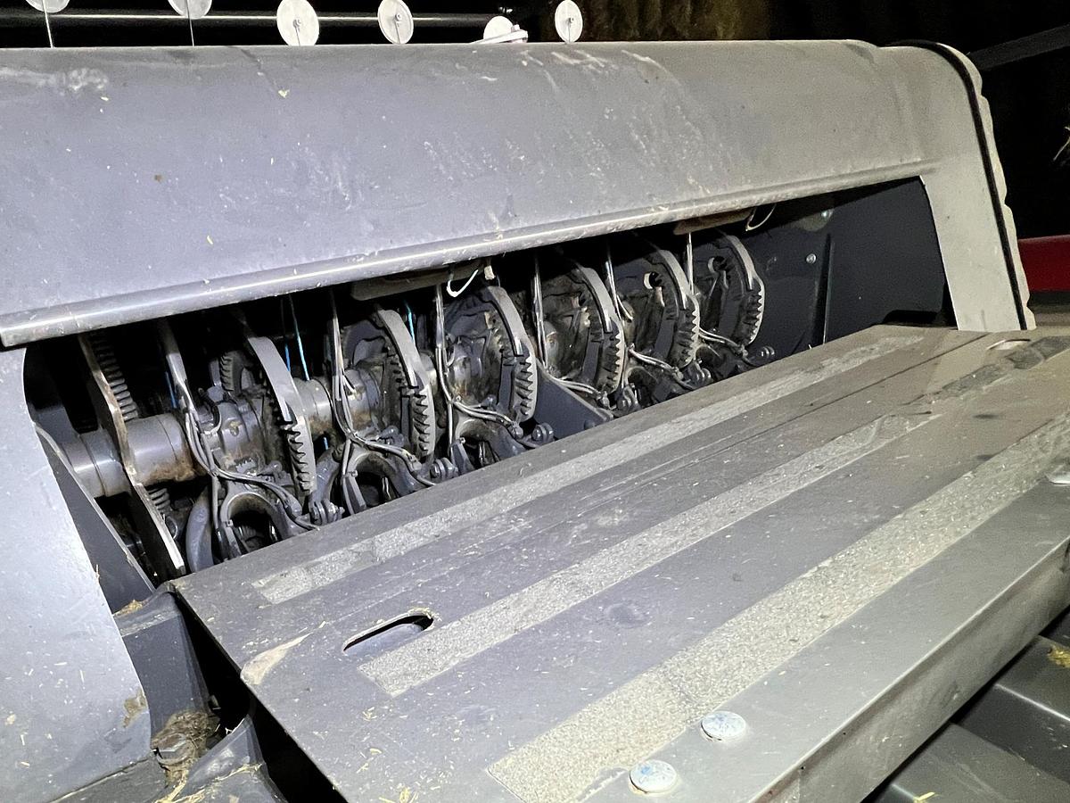 Used 2018 MASSEY FERGUSON 2270 Hesston