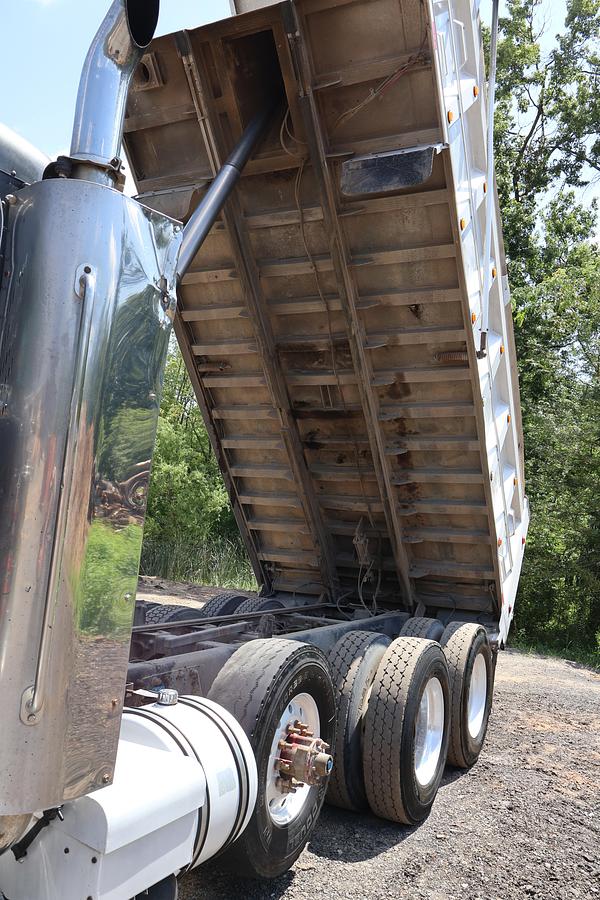 Used 2001 PETERBILT 379