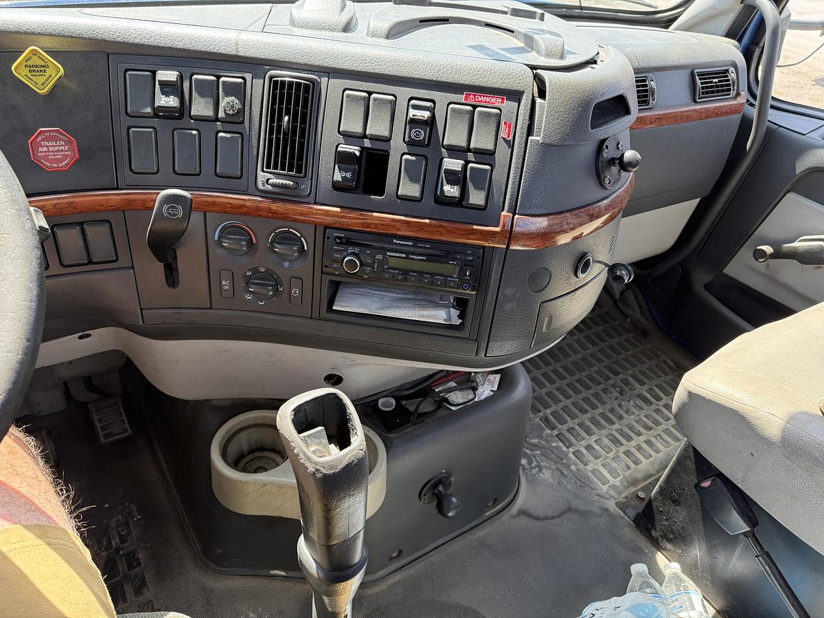 Used 2007 VOLVO VNM64T200