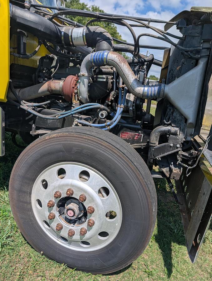 Used 2004 WESTERN STAR 4900