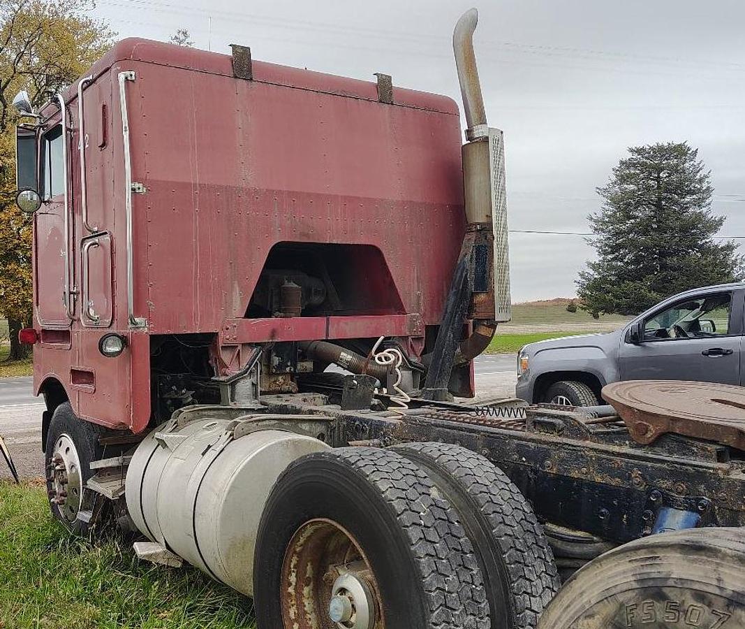 Used 1981 PETERBILT Cabover