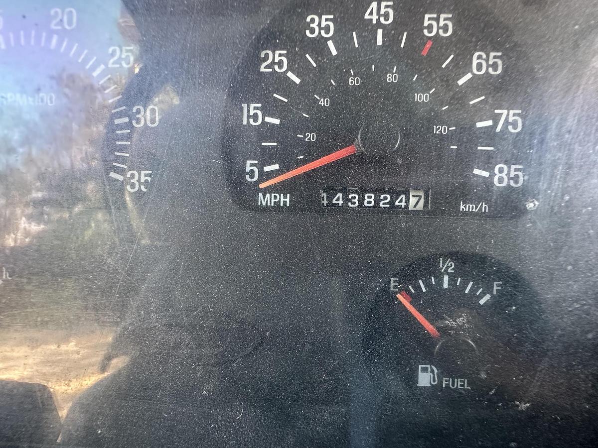 Used 2000 STERLING AT9513