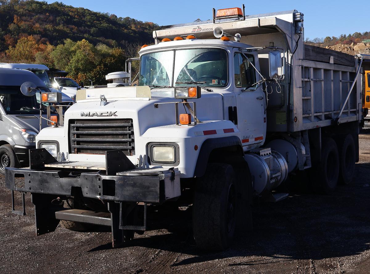 Used 1996 MACK RD690S