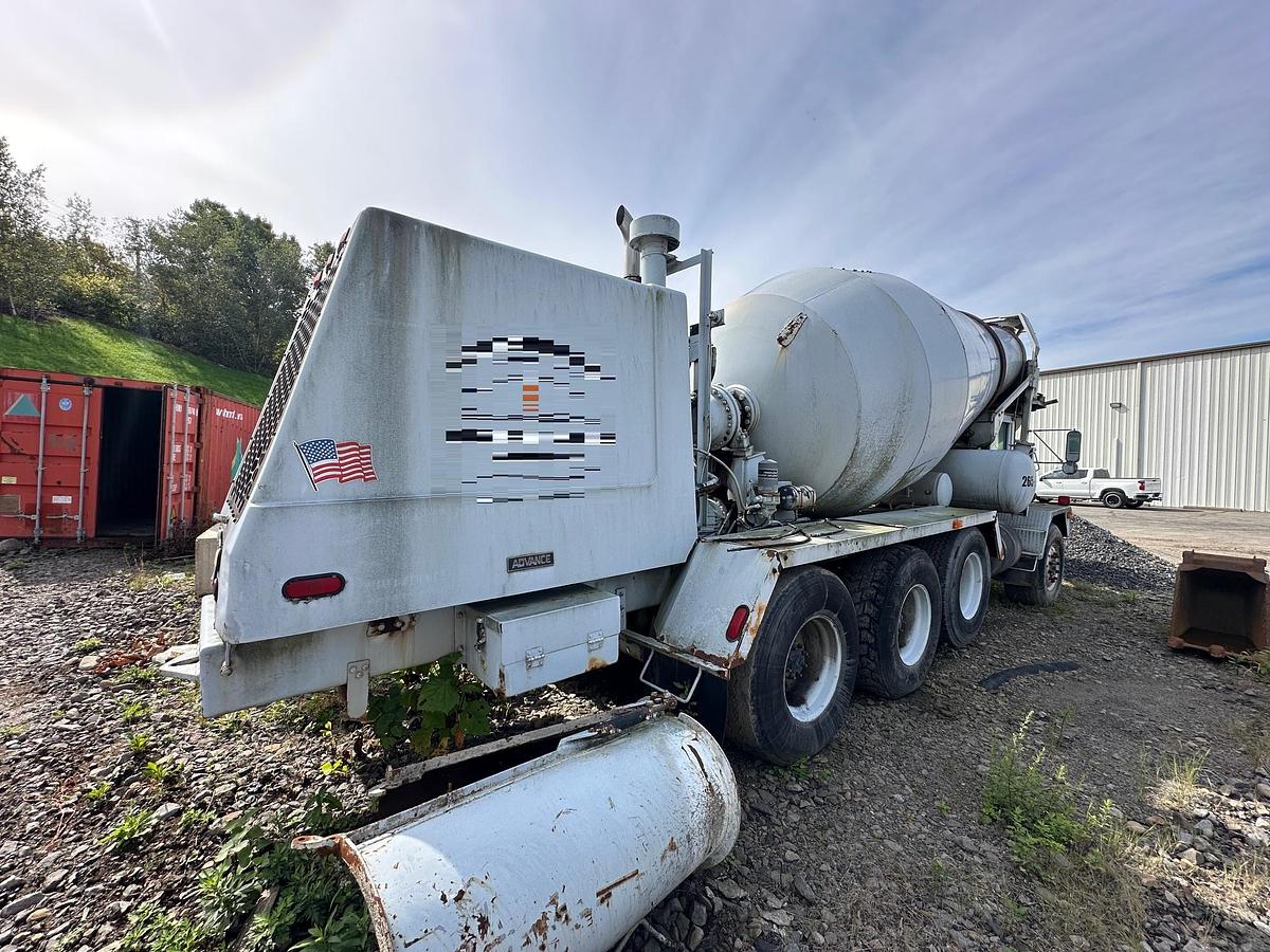 Used 1997 ADVANCE Front Discharge Mixer