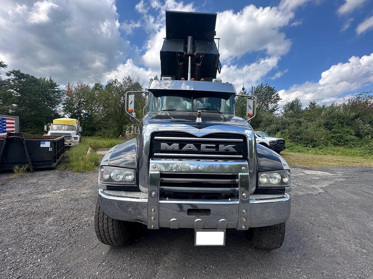 Used 2012 MACK Granite GU713
