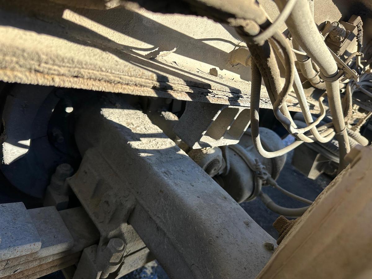 Used 2005 MACK CV713