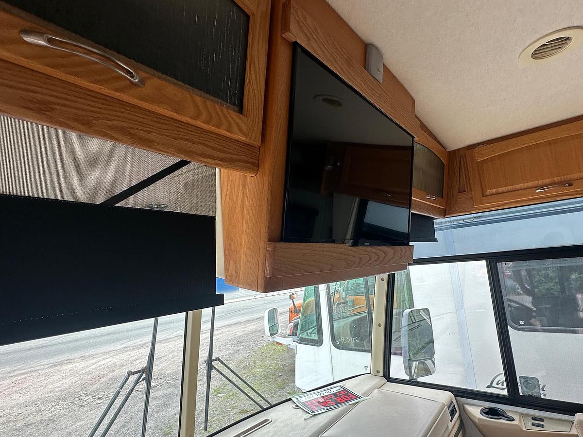 Used 2005 WINNEBAGO Suncruiser