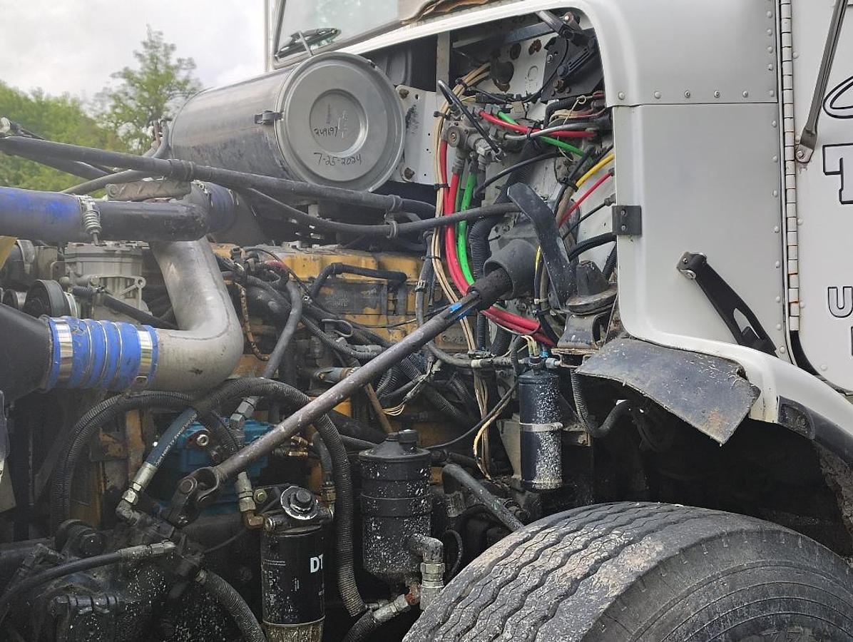 Used 1999 FREIGHTLINER 5-Axle